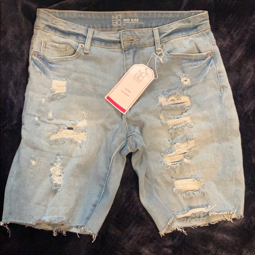 Mid rise boyfriend shorts size 7 with tags still